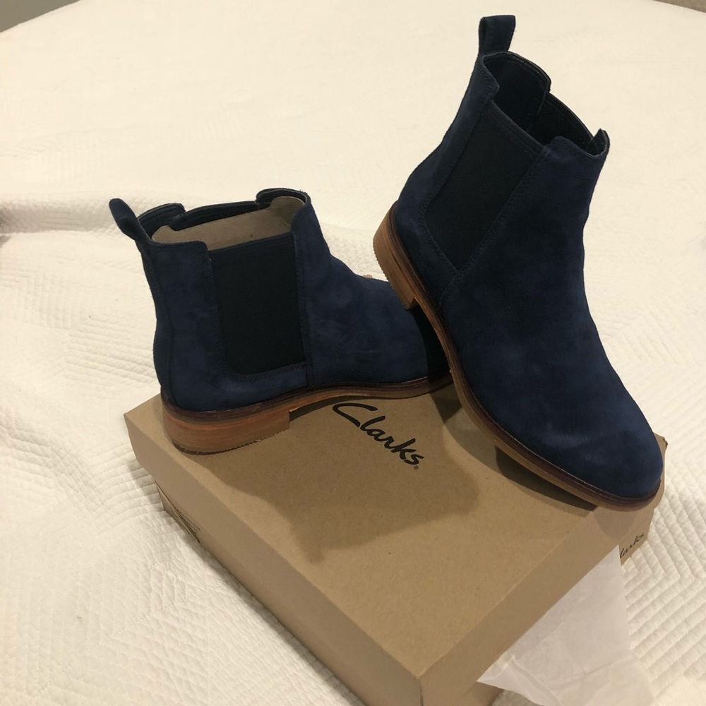 NWT Clark’s arlo navy suede bootie